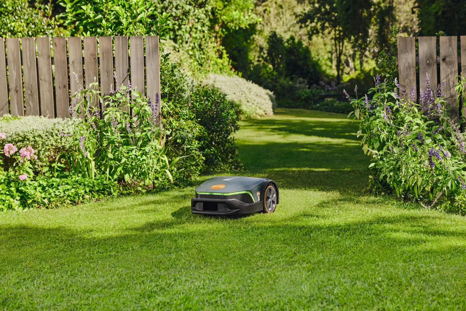 Nowe roboty koszące STIHL iMOW 3, iMOW 3 EVO, iMOW 4, iMOW 4 EVO.