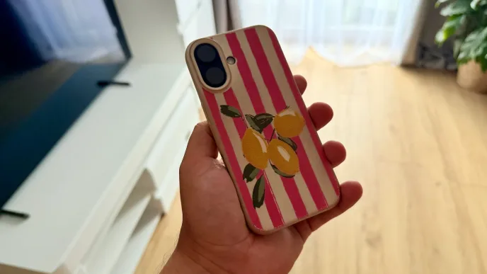 Podatek od smartfonów niebawem wejdzie w życie? Na zdjęciu Apple iPhone 16.