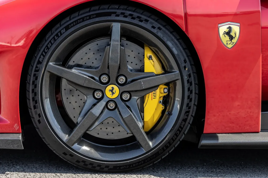 Ferrari F80 z oponami Michelin Pilot Sport Cup 2 R K1