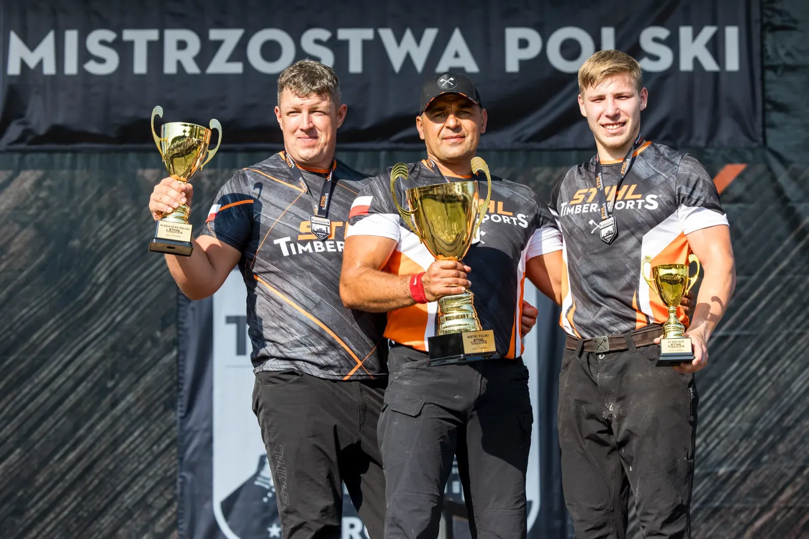 STIHL TIMBERSPORTS 2025. Ekstremalne rżnięcie 13 września STIHL TIMBERSPORTS 2025. Fot.Stihl Timbersports - od lewej Krystian Kaczmarek, Michał Dubicki, Szymon Groenwald