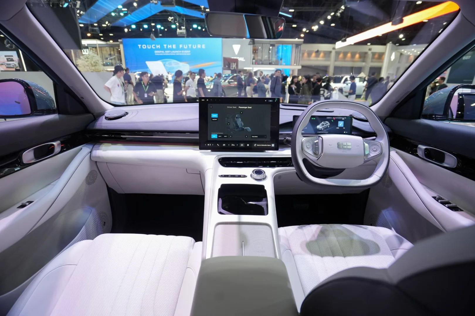 GEELY EX5 - elektryczny SUV.