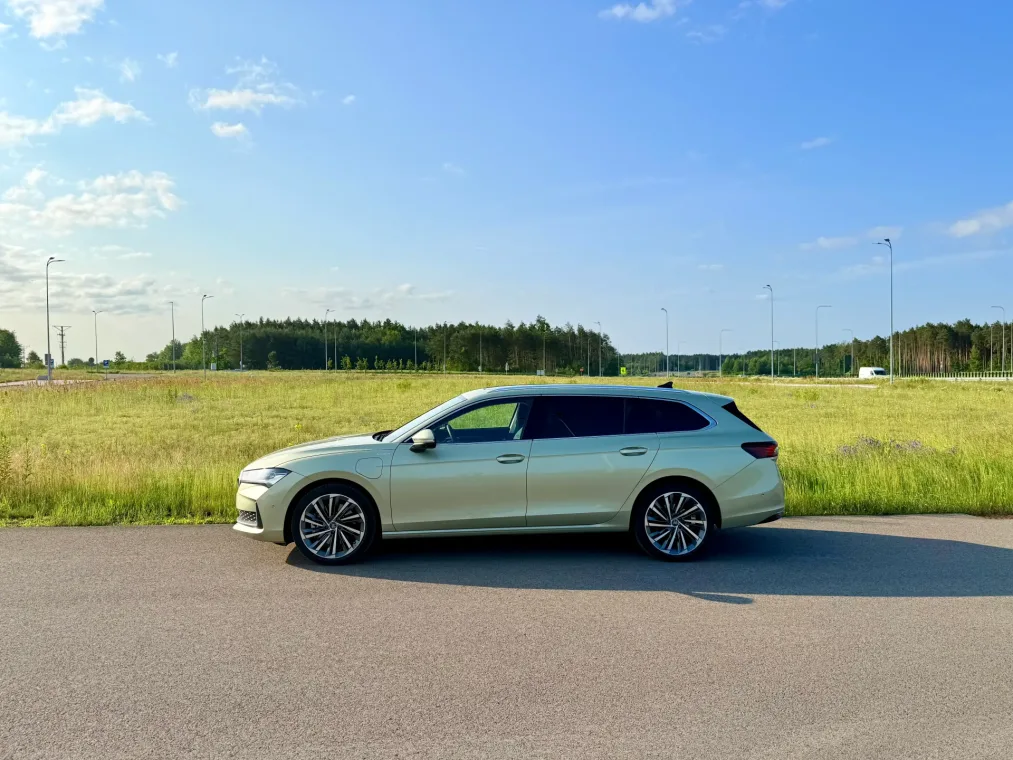 2025 Skoda Superb plug-in. Fot.: MenWorld.pl.
