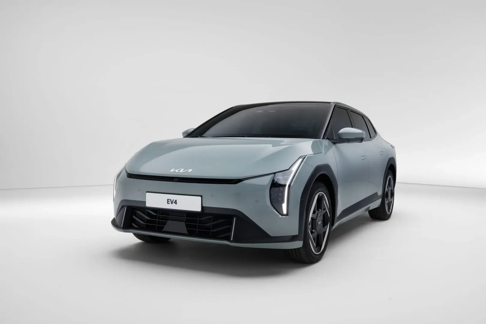 Kia EV4 ma polski cennik. Tak. Ceny są prawdziwie polskie. Kia EV4 ma już polski cennik.