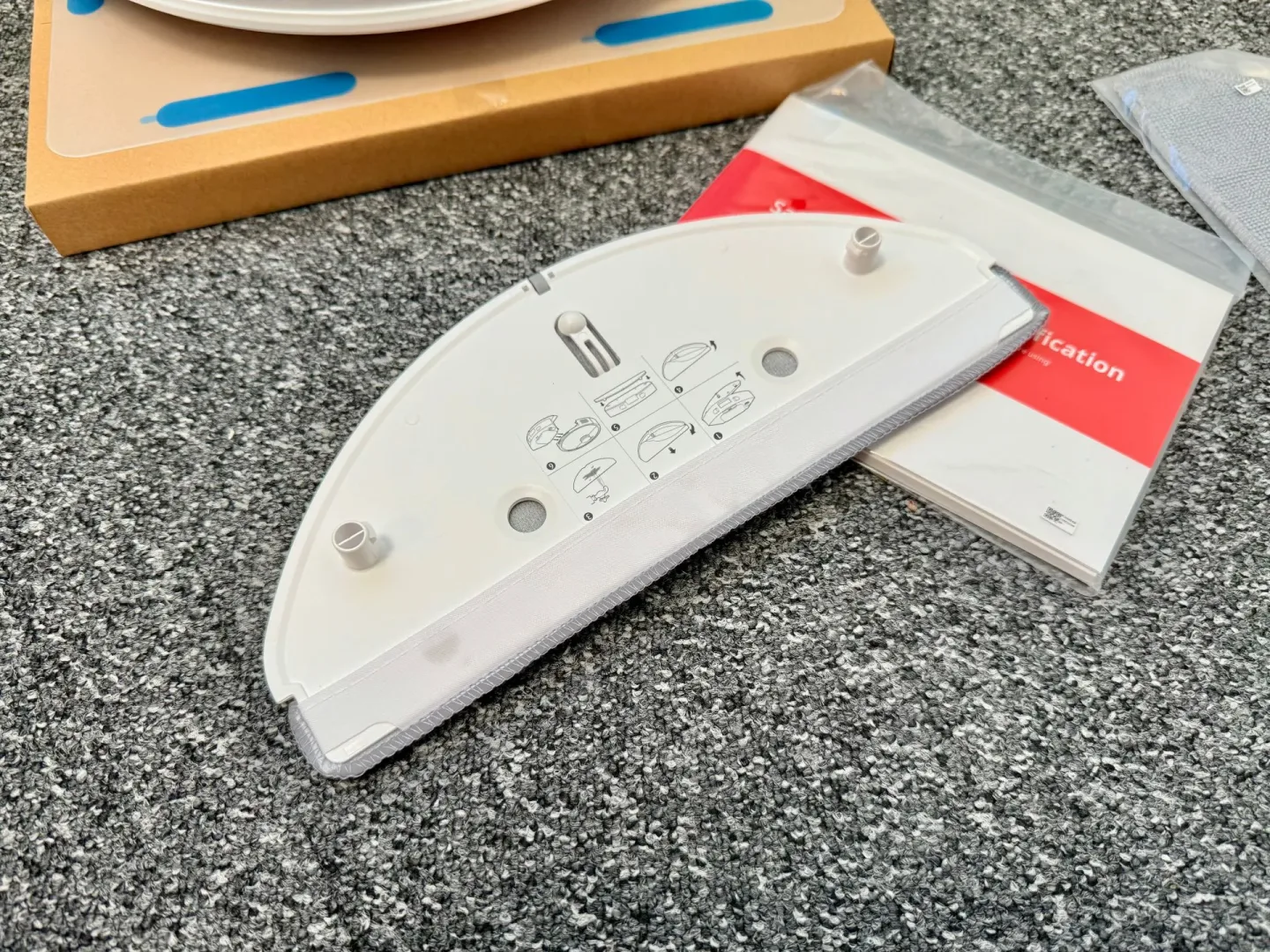 Dodatkowy element, który mocujemy na spodzie robota Roborock Q7 TF+. Odpowiada za mopowanie powierzchni.