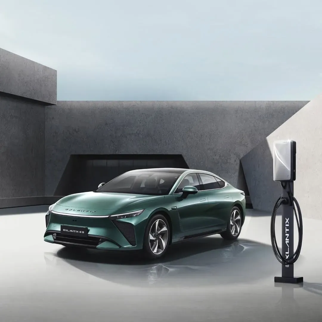Exlantix ES to luksusowy elektryk z baterią 100 kWh. Zobacz! Exlantix ES - elektryczny samochód luksusowy.