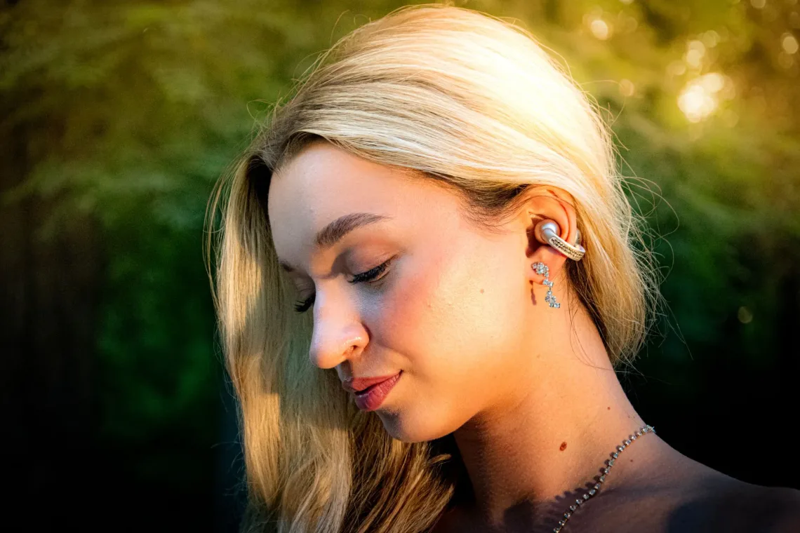 Motorola moto buds loop. Fot. Ernest Dragan / MenWorld.pl.