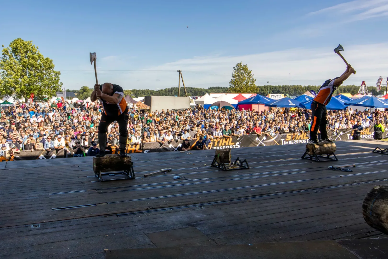 Nowy mistrz Polski w TIMBERSPORTS 2025. Na zdjęciu konkurencja Underhand Chop.