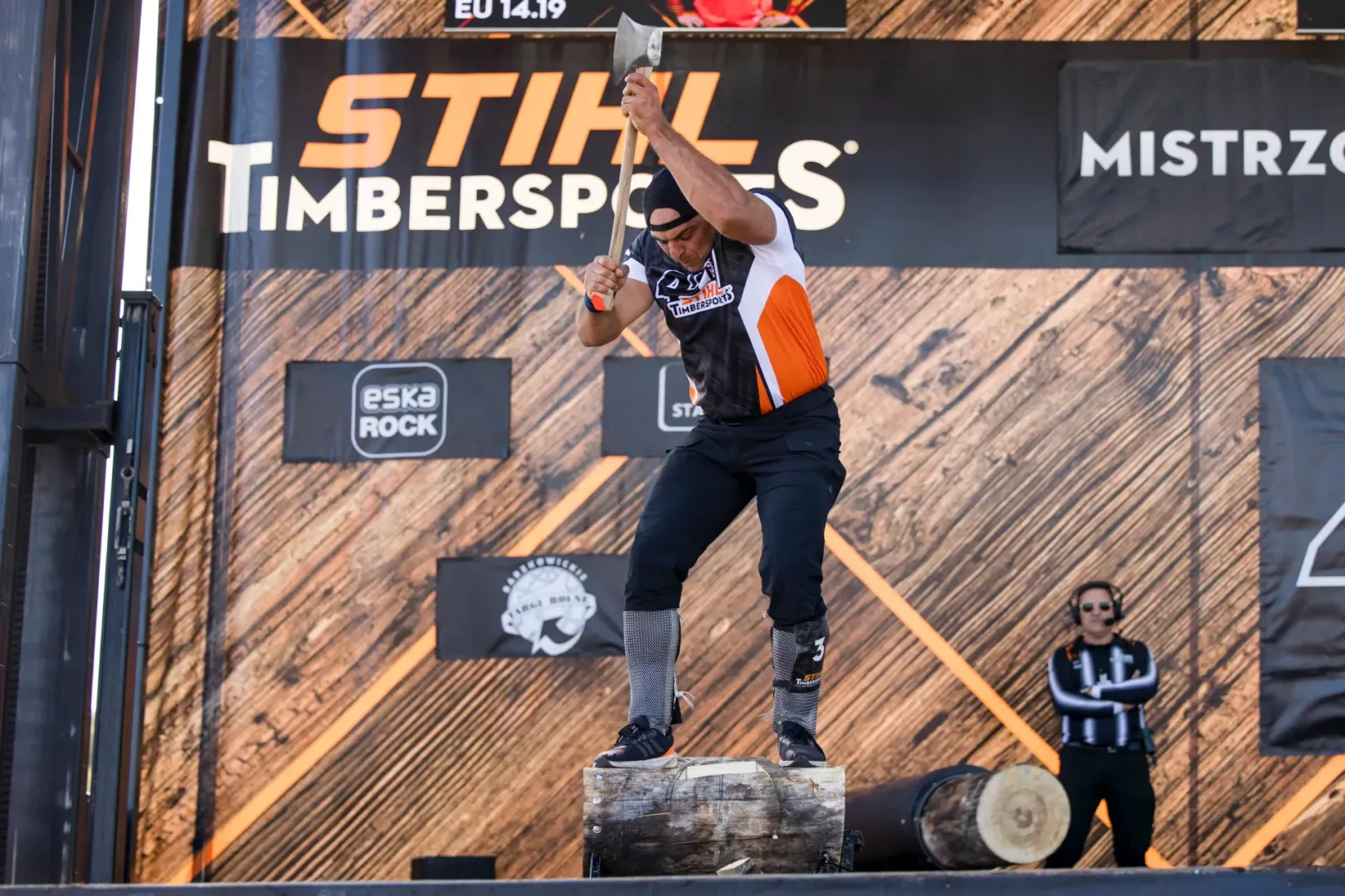 Nowy mistrz Polski w TIMBERSPORTS 2025. Na zdjęciu Michał Dubicki.