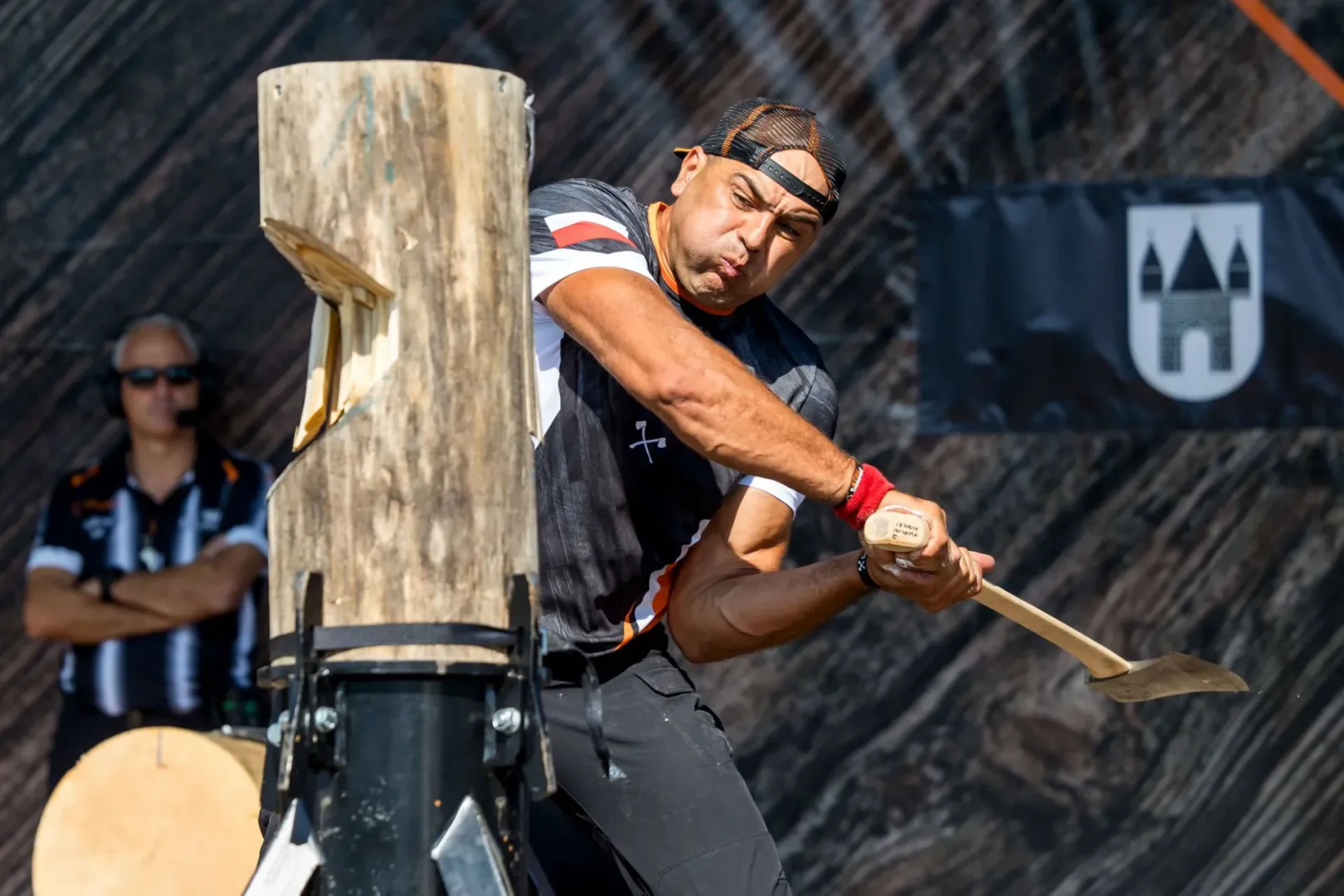 Mistrzostwa Polski STHIL TIMBERSPORT 2025. Kiedy? Zobacz! Mistrzostwa Polski STHIL TIMBERSPORT 2025. Na zdjęciu Michał Dubicki.
