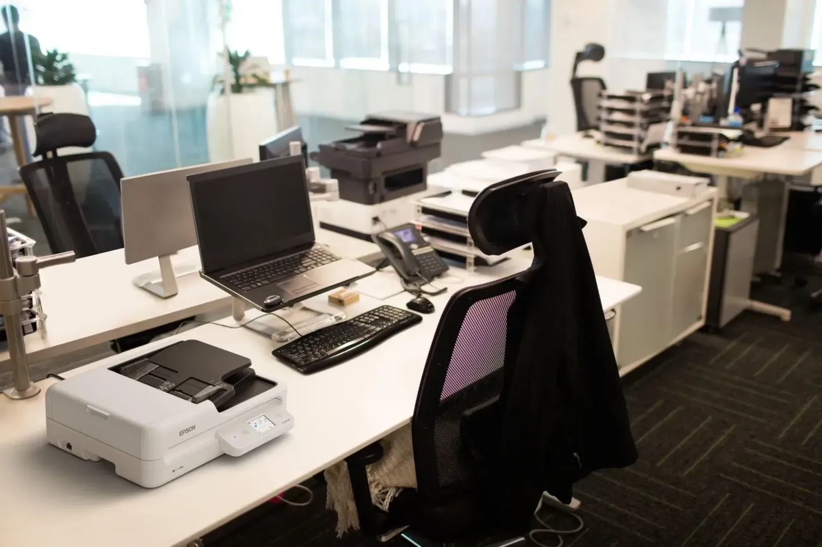 Test Epson DS-1760WN. Skaner dla firm, instytucji i uczelni Skaner Epson DS-1760WN.