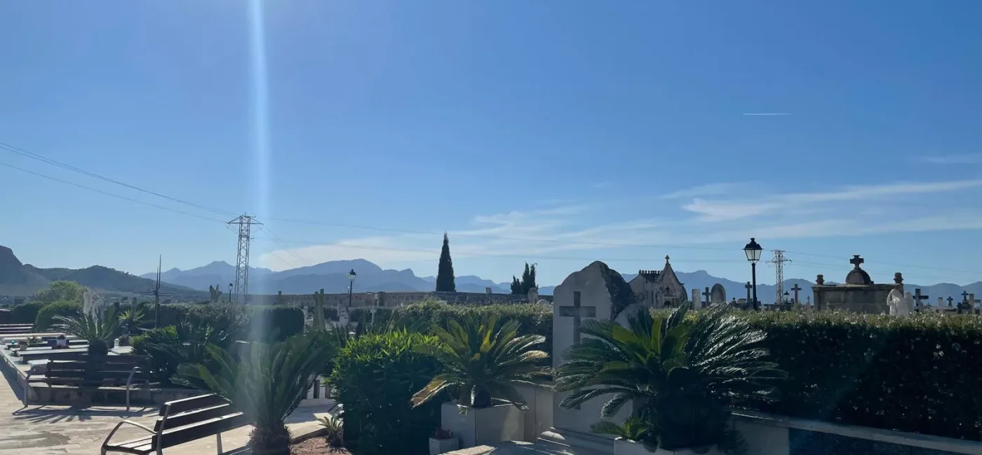 Jak znaleźć grób na cmentarzu? Poradnik.