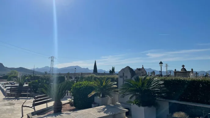 Jak znaleźć grób na cmentarzu 1.11? Pomoże smartfon. Zobacz! Jak znaleźć grób na cmentarzu? Poradnik.