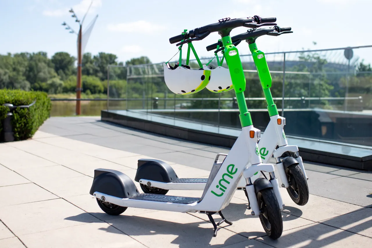 Lime szkoli nauczycieli z bezpiecznej jazdy e-hulajnogami. Bo edukacja zaczyna się od dorosłych Lime szkoli nauczycieli z bezpiecznej jazdy e-hulajnogami.