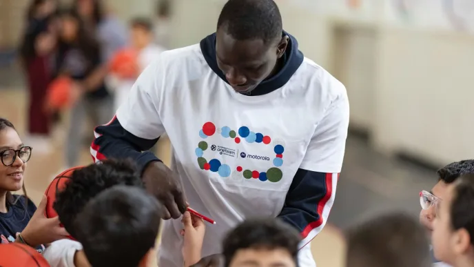 Motorola i Euroleague. Rusza drugi sezon akcji Bouncing for Good Motorola i Euroleague. Drugi sezon Bouncing for Good.