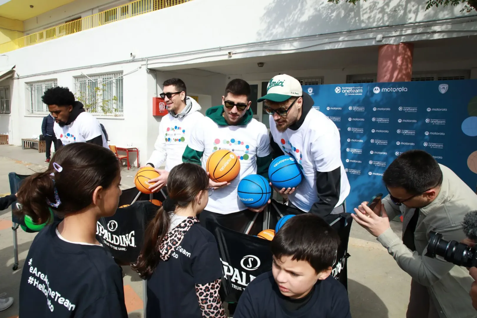 Motorola i Euroleague. Rusza drugi sezon akcji Bouncing for Good Motorola i Euroleague. Drugi sezon Bouncing for Good.