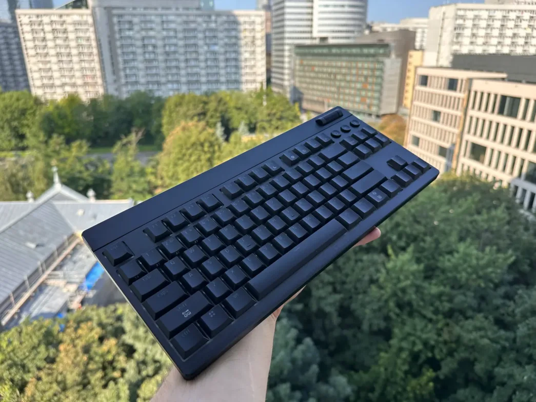 Razer Blackwidow V4 Low-profile Hyperspeed – recenzja klawiatury gamingowej nowej generacji Razer Blackwidow V4 Low-profile Hyperspeed.