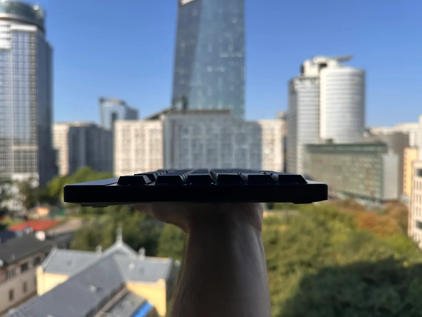 Razer Blackwidow V4 Low-profile Hyperspeed – recenzja klawiatury gamingowej nowej generacji Razer Blackwidow V4 Low-profile Hyperspeed.