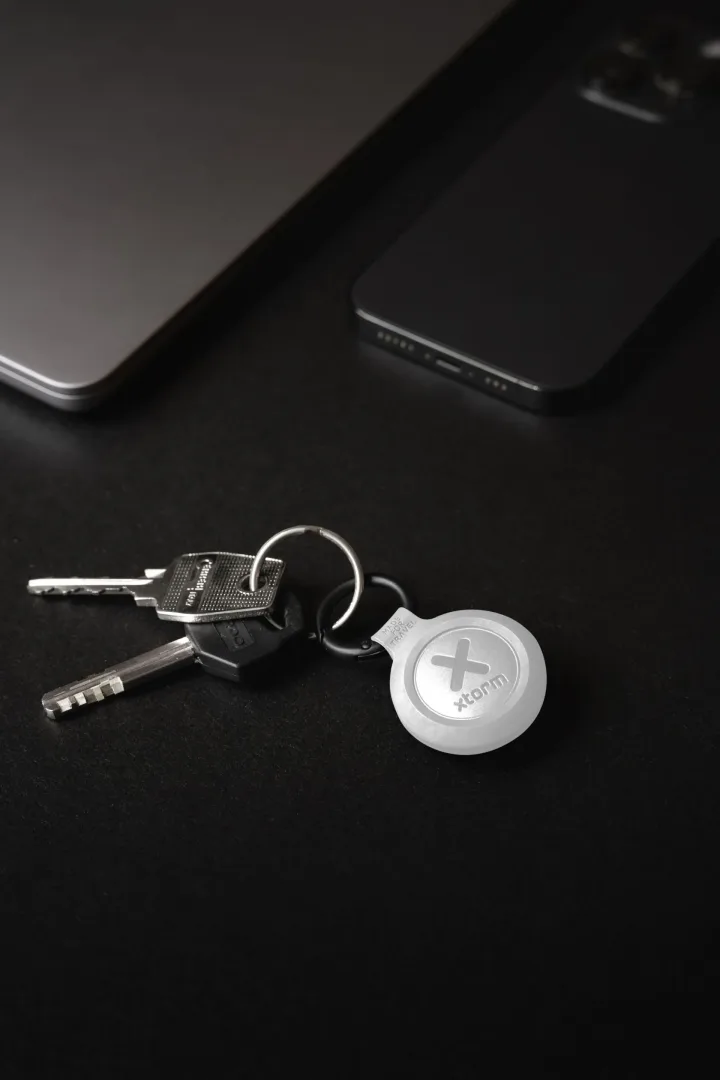Xtorm TravelTag2 Dual Mode działa jak AirTag. Warto kupić? Xtorm TravelTag2 Dual Mode.