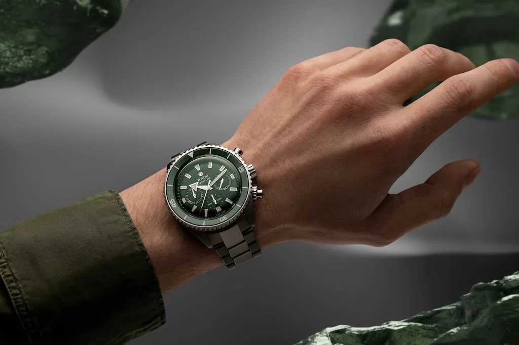 Zegarki Rado w Apart – szwajcarska precyzja i ponadczasowy design Zegarki Rado w ofercie Apart. Na zdjęciu model Capitan Cook High-Tech Ceramic Automatic Chronograph.