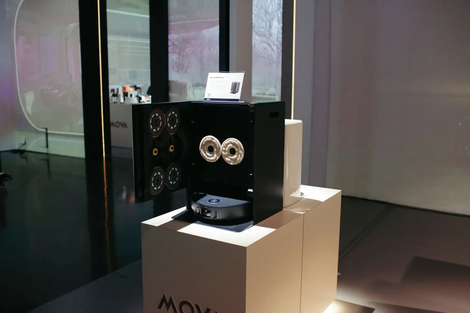 MOVA MOBIUS 60 i armia inteligentnych urządzeń. Widzieliśmy je! MOVA MOBIUS 60 i armia inteligentnych urządzeń - widzieliśmy je podczas wydarzenia organizowanego w Warszawie.