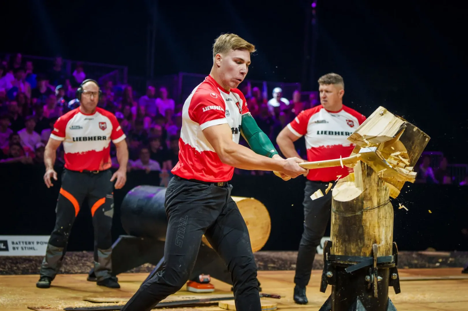 Młody Polak z siekierą i piłą łańcuchową w Mediolanie! Polak w Mediolanie najmłodszym drwalem podczas XX Mistrzostw Świata STIHL Timbersports.