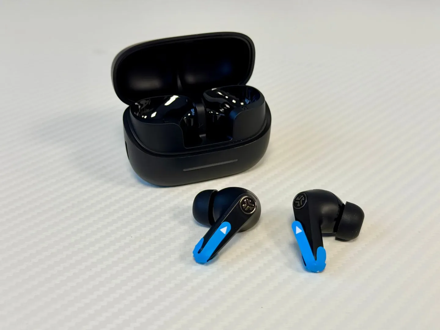 Test JLAB Jbuds Pods ANC. Słuchawki z aktywną redukcją szumów.