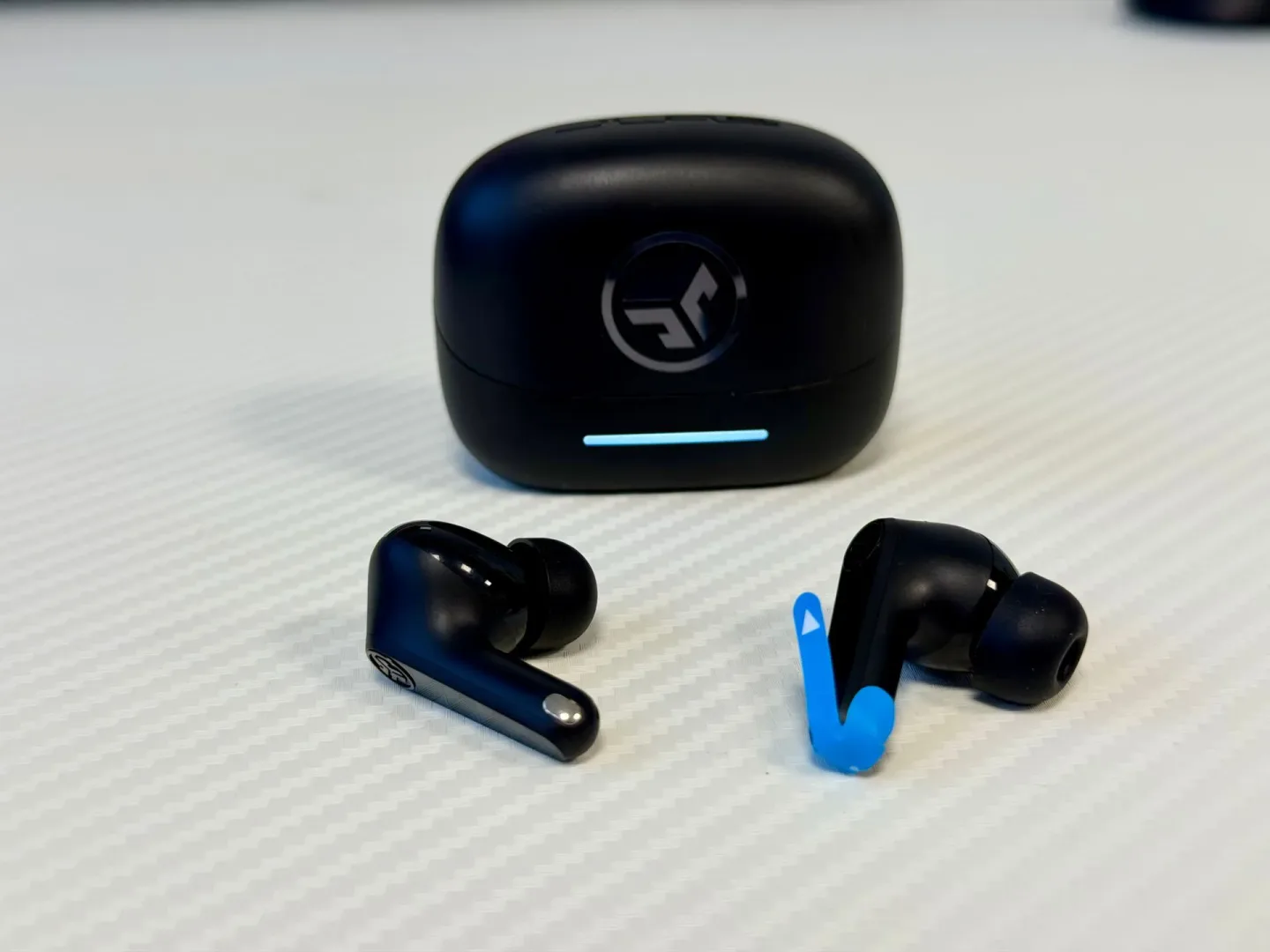 Test JLAB Jbuds Pods ANC. Słuchawki z aktywną redukcją szumów.