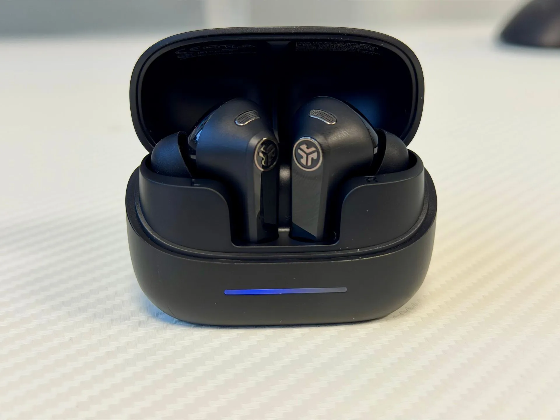 Test JLAB Jbuds Pods ANC. Słuchawki z aktywną redukcją szumów.