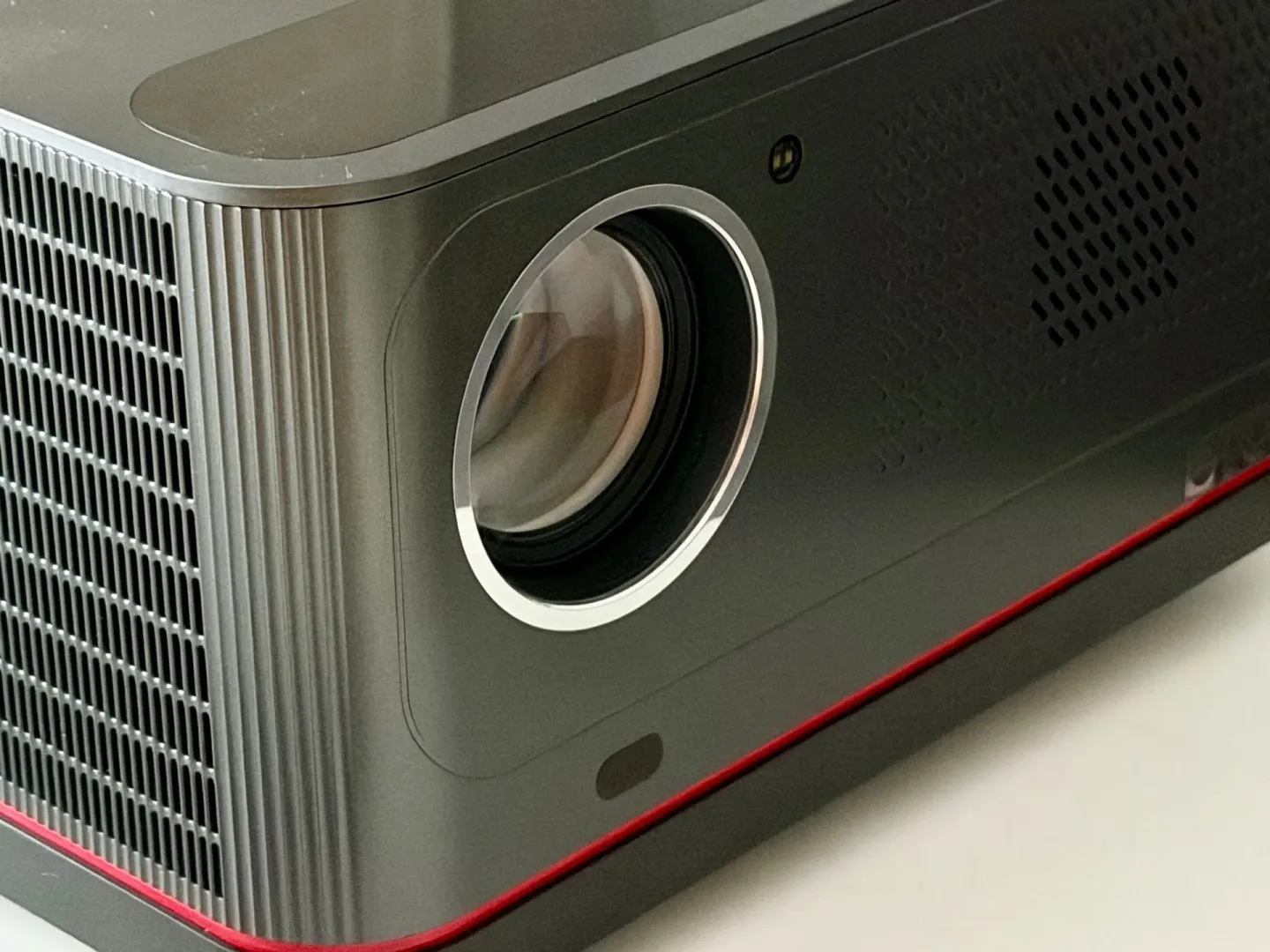 Test ETOE Whale Pro. Projektor Full HD z Androidem.