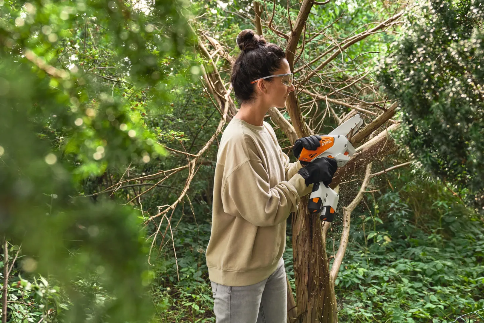 Nowa przecinarka STIHL GTA 30 – mała, poręczna i gotowa na wszystko Przecinarka akumulatorowa do gałęzi STIHL GTA 30.