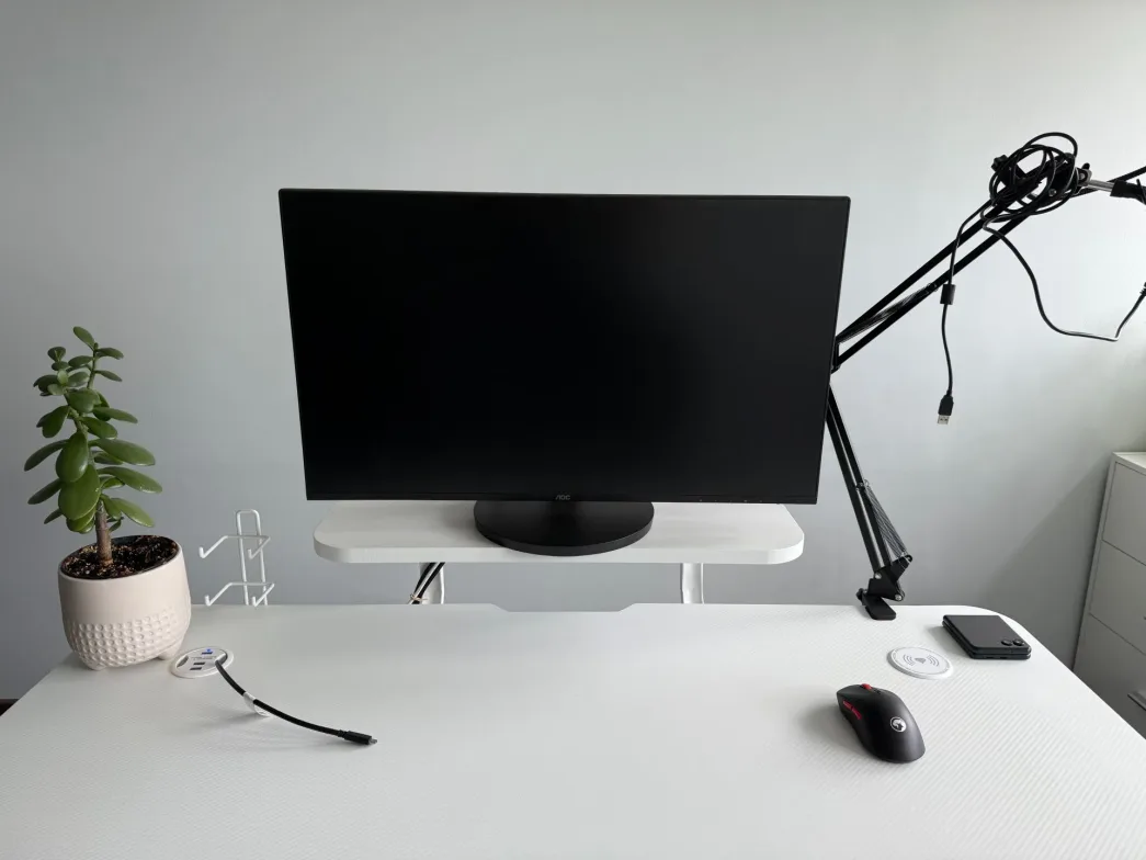 Test AOC Q27B3CF2 - monitor do domu i biura.