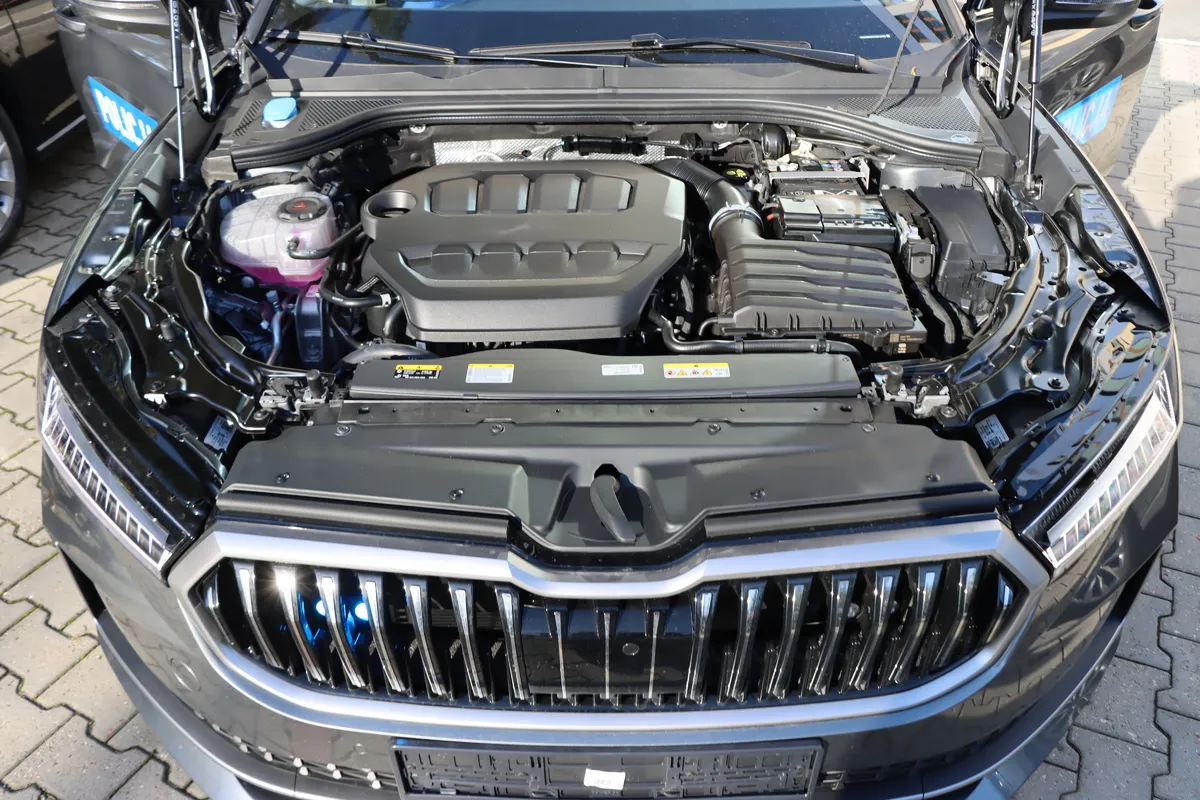 Ten Superb kosztuje 400 tys zł. Już zarabia w rękach Policji Nieoznakowany radiowóz Skoda Superb zyskała mazowiecka policja.