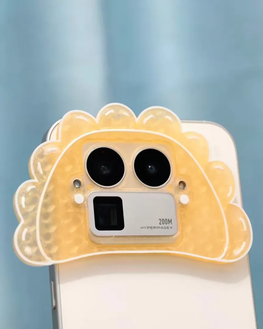 Nowe nakładki dla realme GT 8 Pro - wariant polski. Na zdjęciu: pieróg.