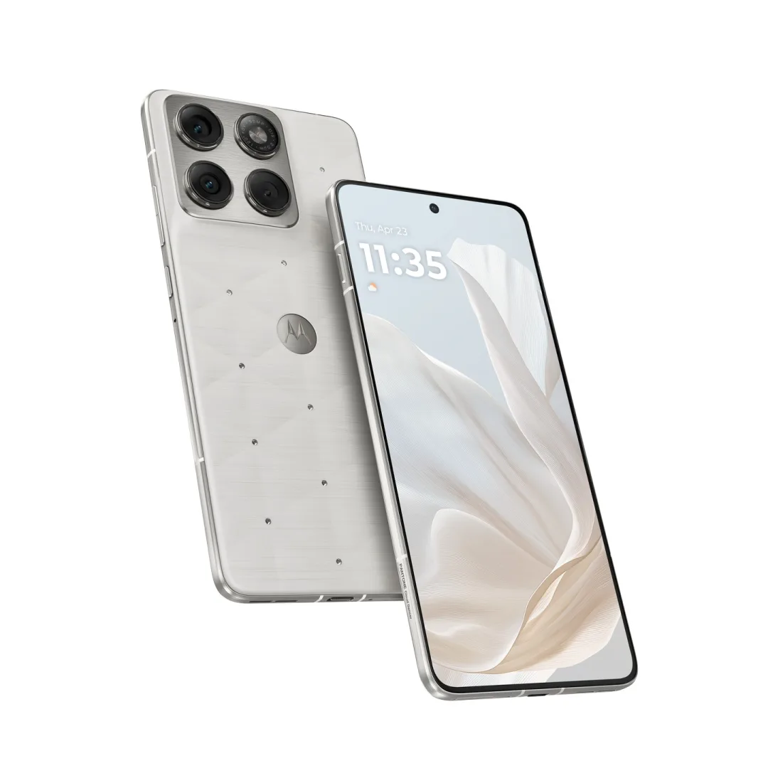 Smartfon Motorola Edge 70 Pantone Colour of the Year 2026 z kryształami Swarovski.