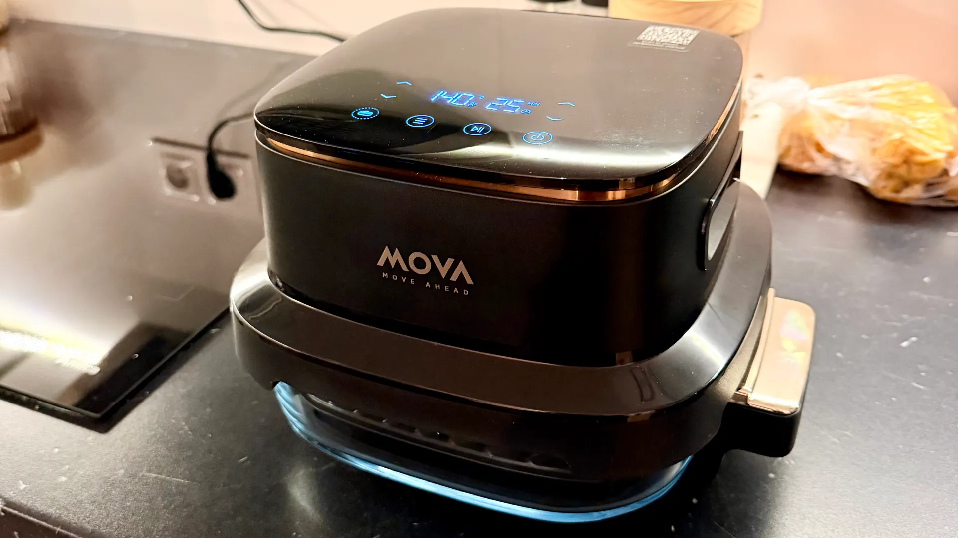 Świąteczne nowości MOVA. Zobacz ekspres, grill i airfryer! Świąteczne nowości MOVA. Na zdjęciu Aeroglass AF20 Pro.