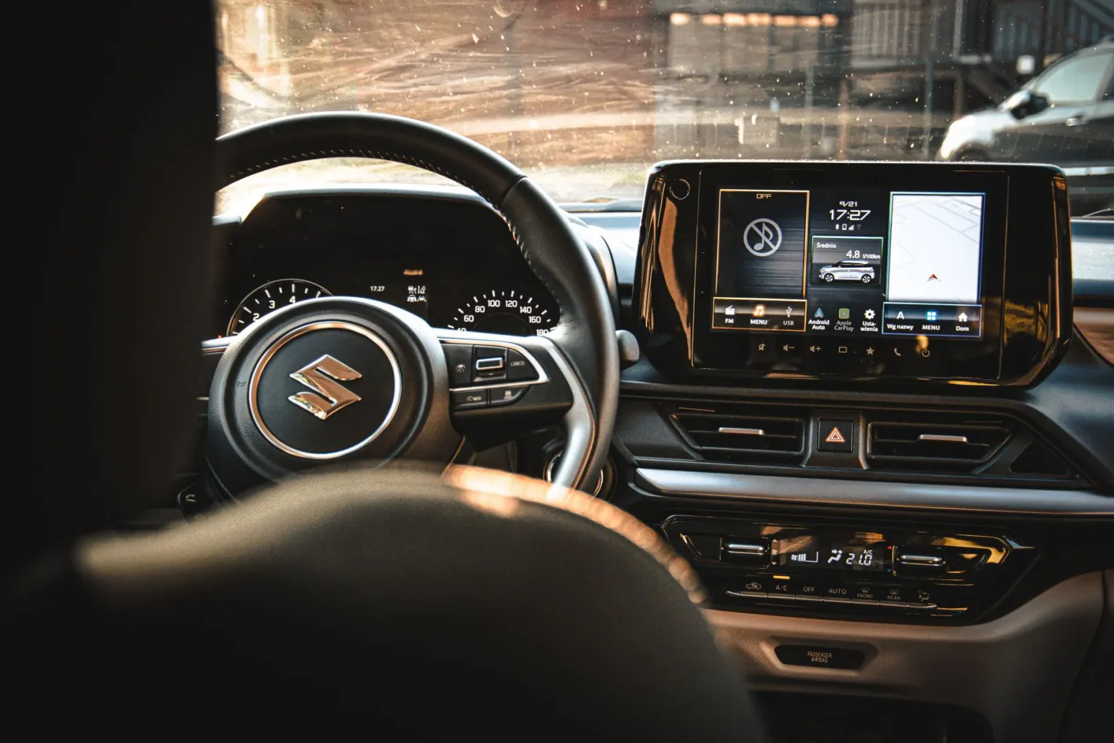 10 mln Suzuki Swift na drogach! Dlaczego jest tak popularny? Suzuki Swift 1.2 DualJet mild Hybrid 2WD 5MT Elegance.