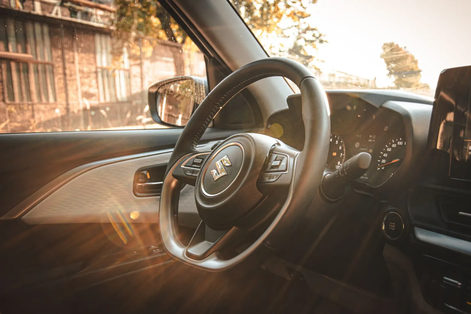 10 mln Suzuki Swift na drogach! Dlaczego jest tak popularny? Suzuki Swift 1.2 DualJet mild Hybrid 2WD 5MT Elegance.