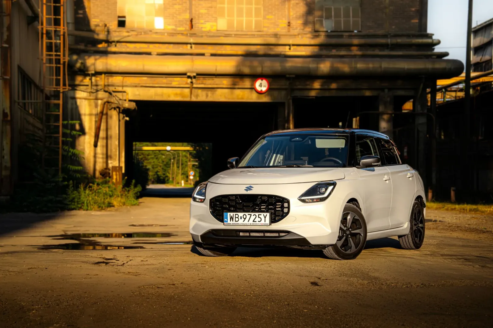 10 mln Suzuki Swift na drogach! Dlaczego jest tak popularny? Suzuki Swift 1.2 DualJet mild Hybrid 2WD 5MT Elegance.