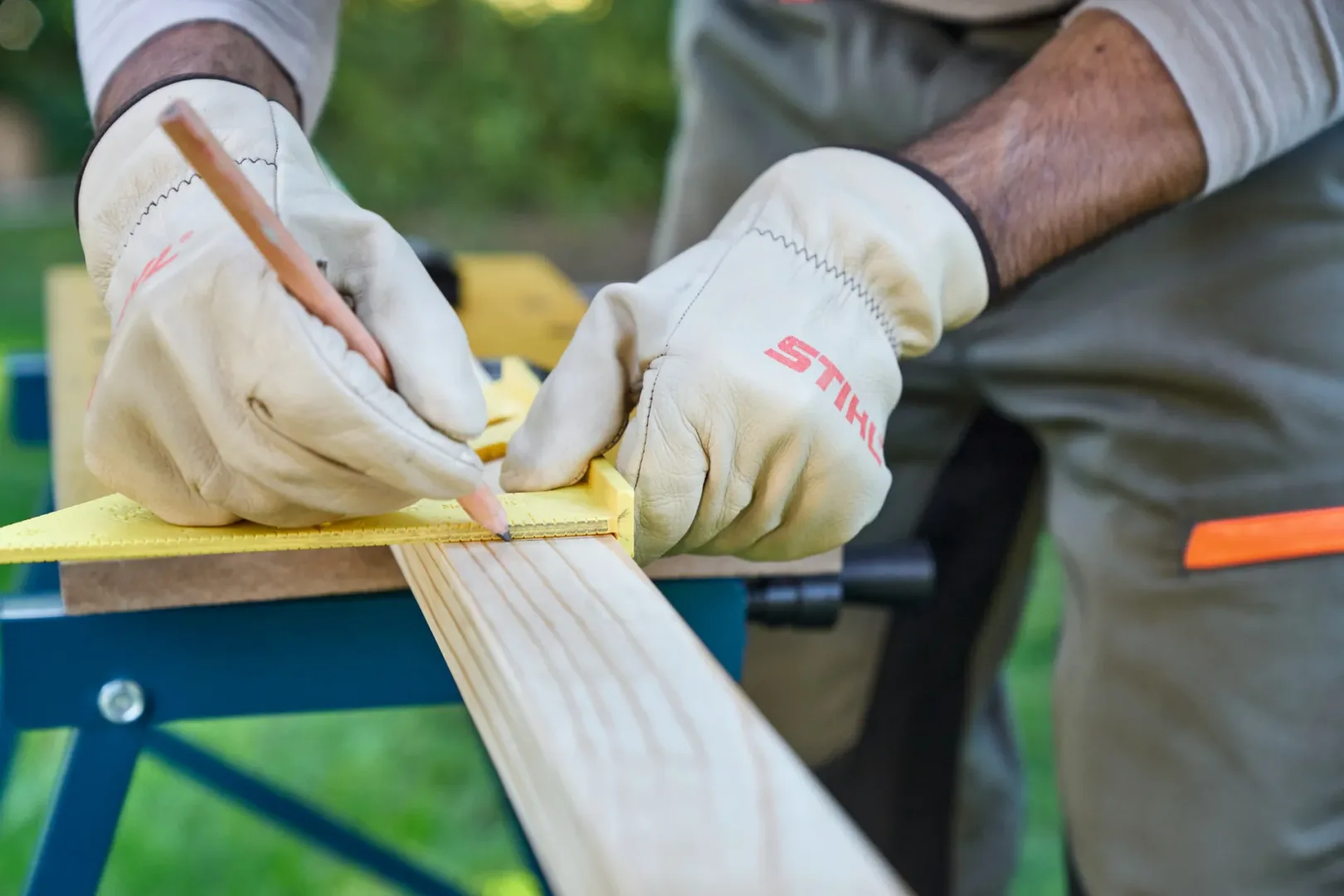 Etap pierwszy tworzenia koziołka do cięcia drewna.