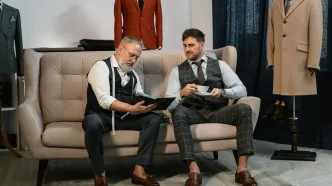 Jak ubrać się na święta? Praktyczny poradnik jak powinny wyglądać męskie stylizacje.