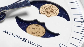 Mission to Earthphase Moonshine Gold