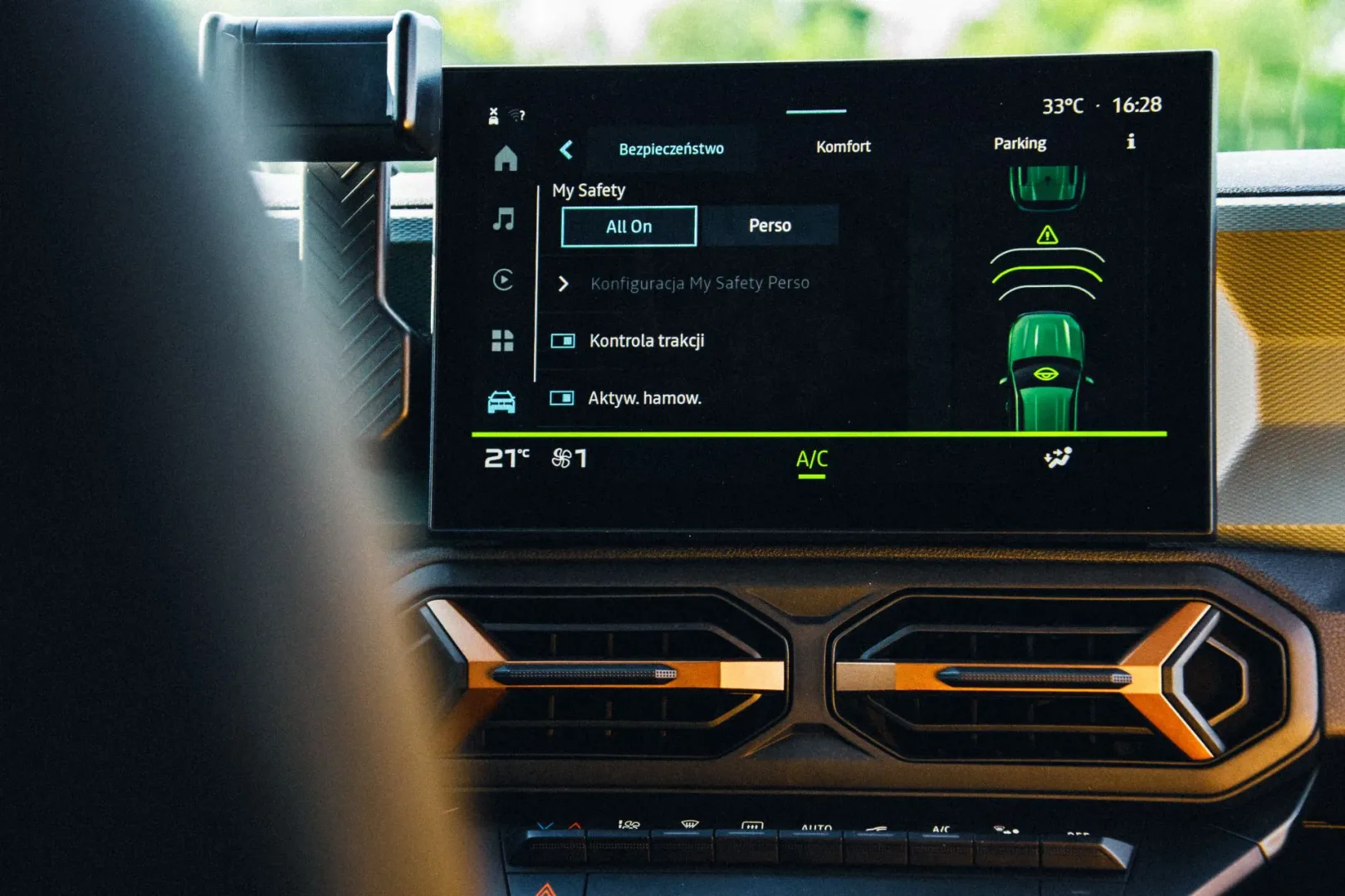 Hybrydowa Dacia Duster Extreme. Fot.: Ernest Dragan / MenWorld.pl.