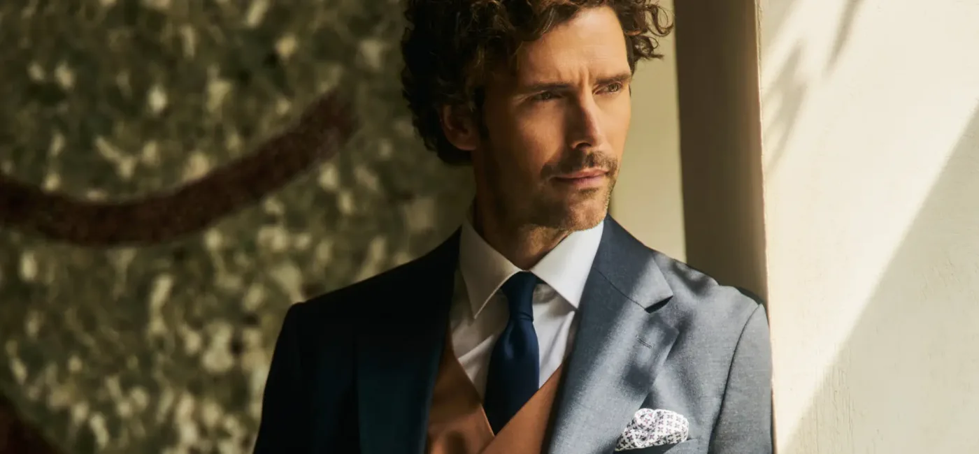 Jak znaleźć dobry sklep z garniturami? Fot. Pakolorente.