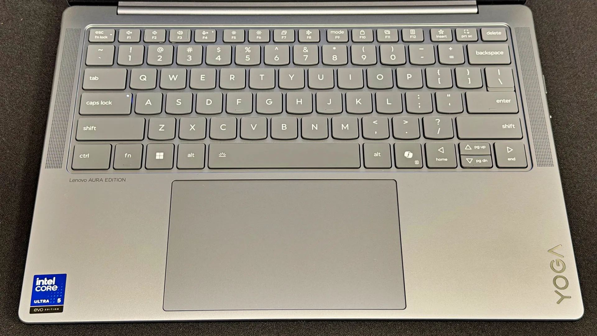 Lenovo Yoga Slim 7i Aura Edition Gen 10. Lepszy od konkurencji? Lenovo Yoga Slim 7i Aura Edition Gen 10.