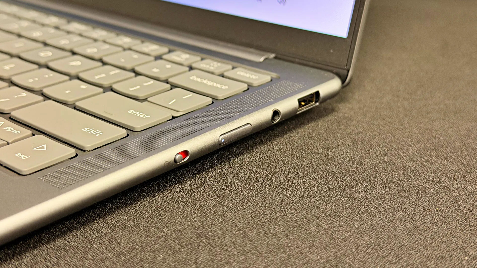 Lenovo Yoga Slim 7i Aura Edition Gen 10. Lepszy od konkurencji? Lenovo Yoga Slim 7i Aura Edition Gen 10.