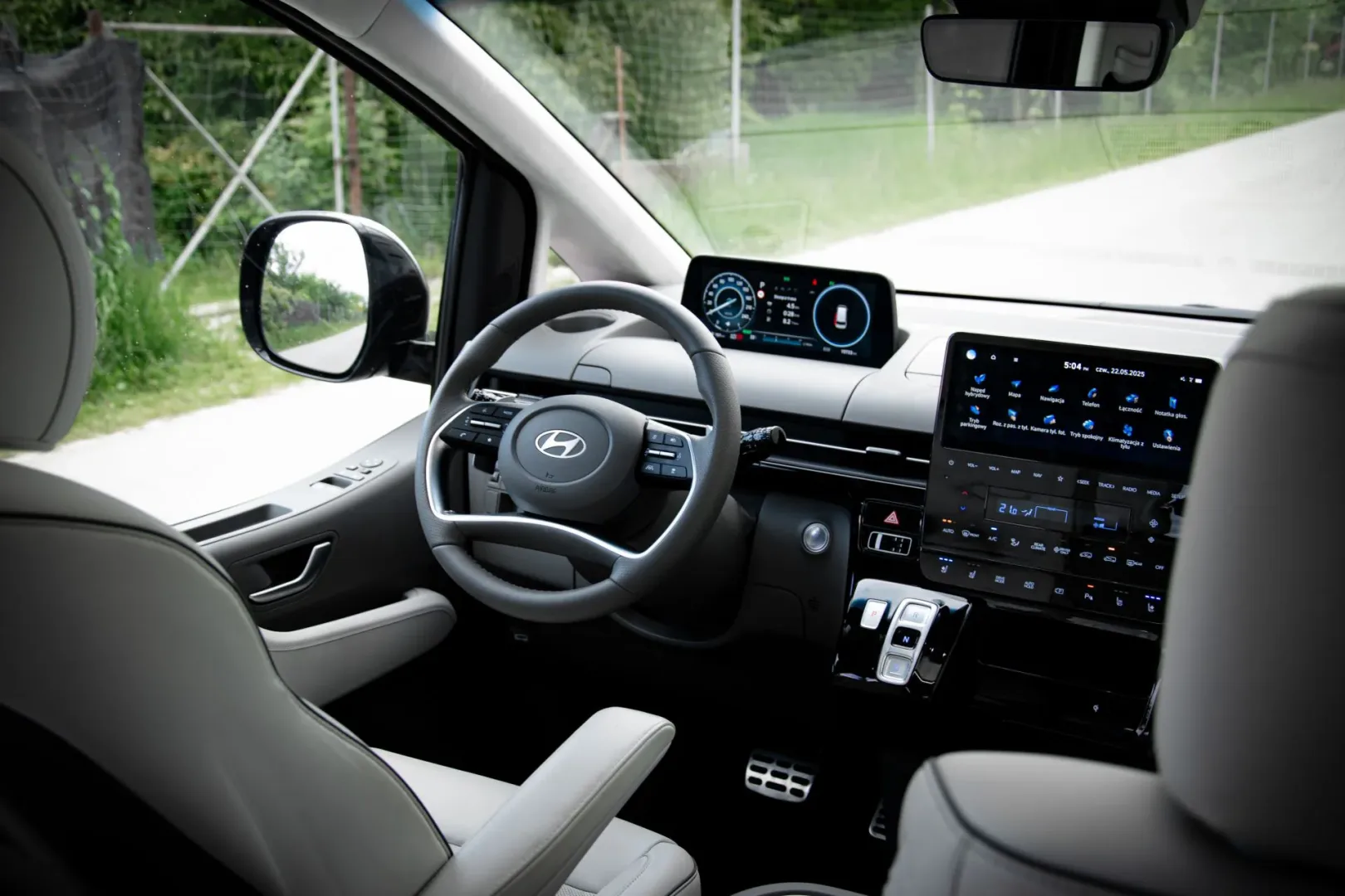 Test Hyundai Staria 1.6. Czy Polacy kupią ten rodzinny van? Hyundai Staria 1.6 T-GDI HEV 2025. Fot.: Ernest Dragan / MenWorld.pl.