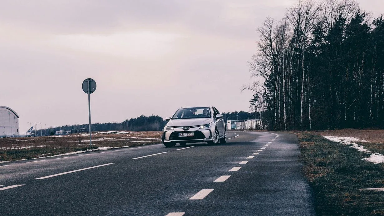 Te auta Polacy wybierali najczęściej w 2025 roku. Na zdjęciu Toyota Corolla.