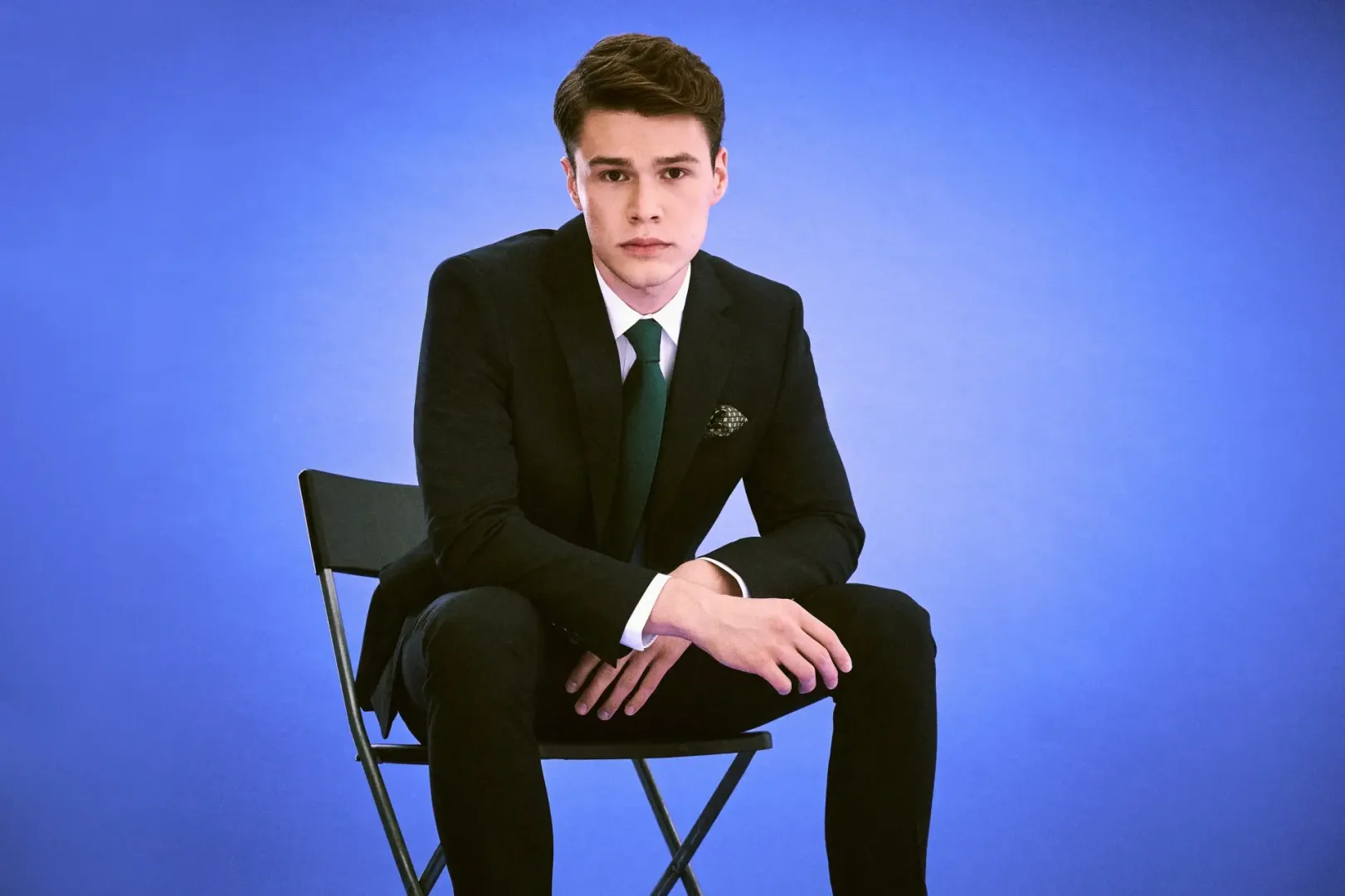 Jak znaleźć dobry sklep z garniturami? Fot. Pakolorente.