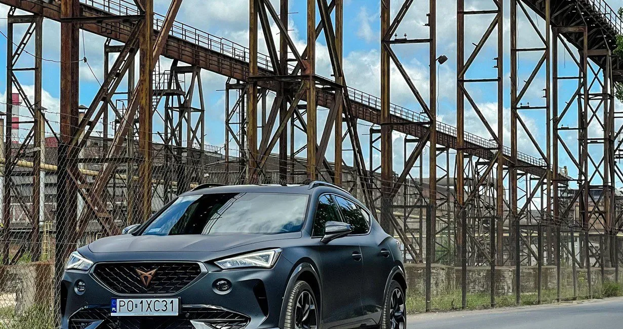 Czy Polacy podrywają na auta? Na zdjęciu Cupra Formentor VZ.