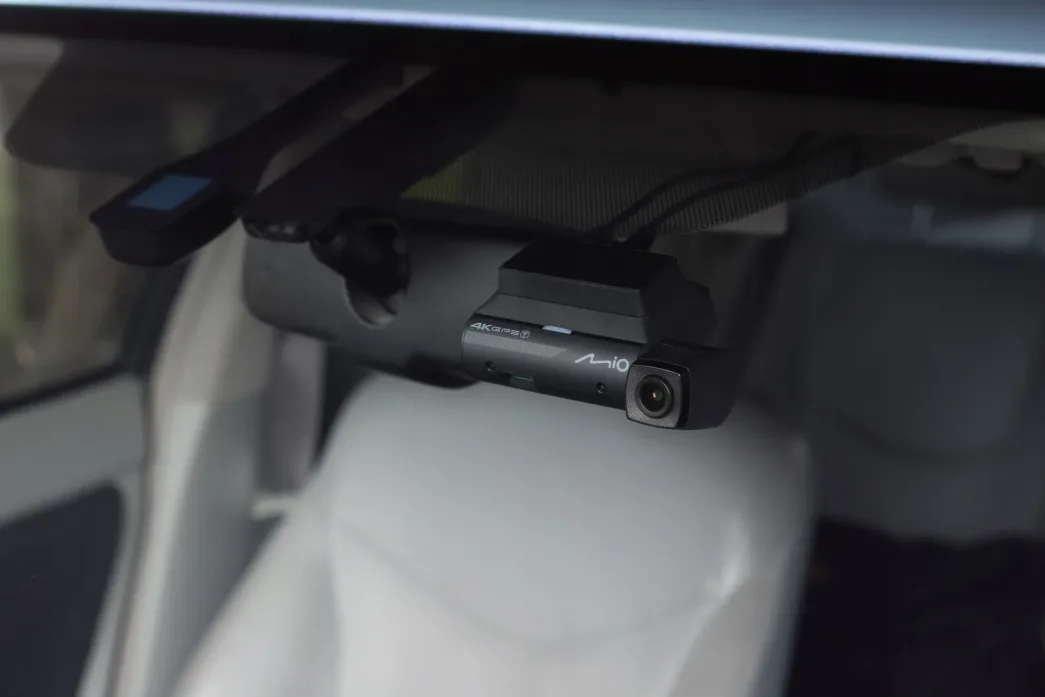 Nowa kamera samochodowa Mio MiVue 956W.